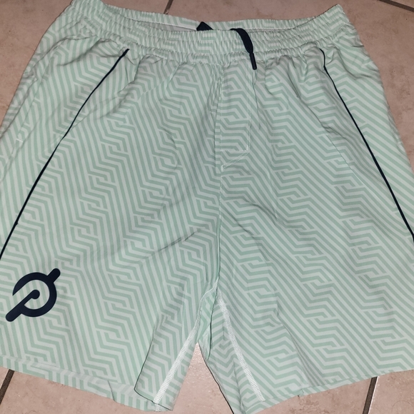 Peloton Other - Peloton Output 8" Lined Piped Turnin Short Large